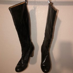 Frye black leather knee-high 3” heeled boots size 9 “Natalie” with Pleats EUC!